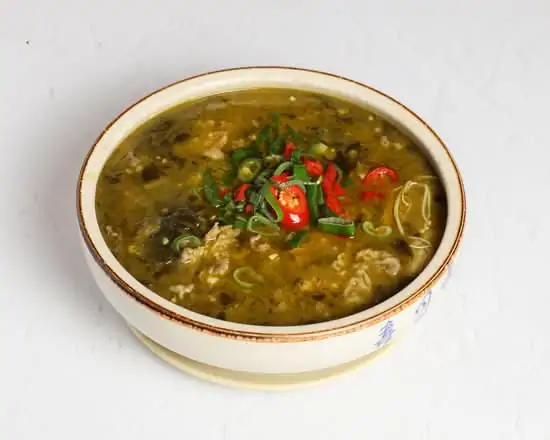酸汤肥牛 / Beef / Needle Mushroom in Soup