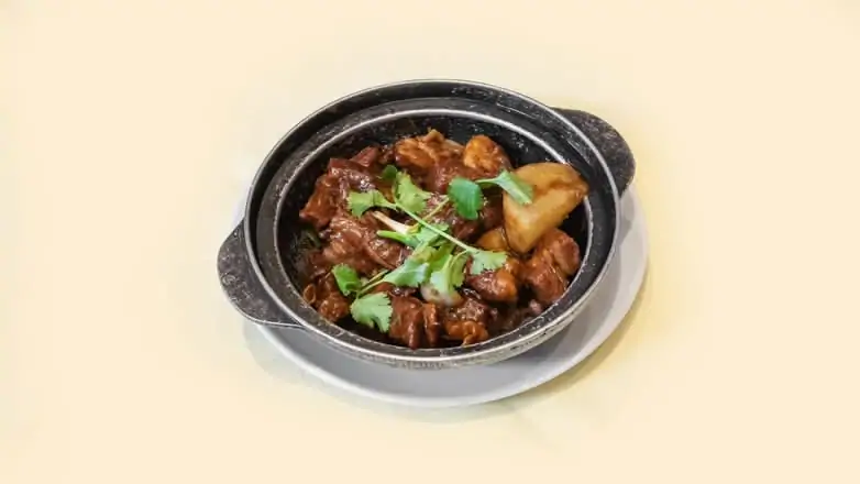 牛腩煲 / Braised Beef Brisket in Pot