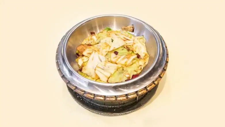 干锅手撕包菜 / Dry Pot Cabbage with Pork