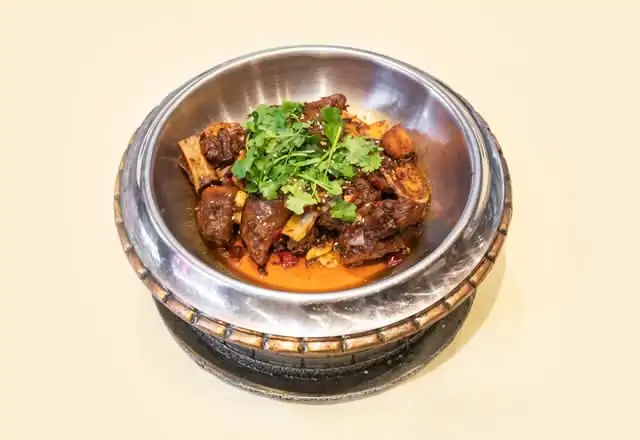 干锅猪手 / Dry Pot Pork Trotters