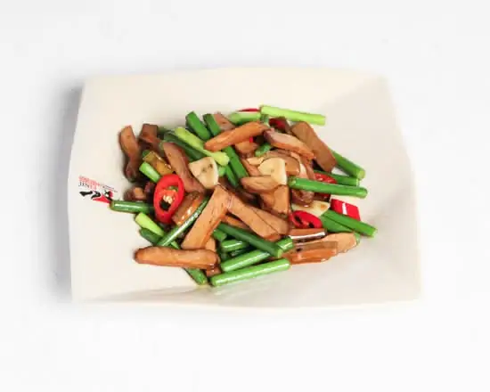 蒜苔炒香干 / Stir Fried Dried Tofu with Garlic Shoot