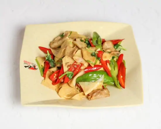 尖椒干豆腐 / Tofu Skin with Hot Pepper